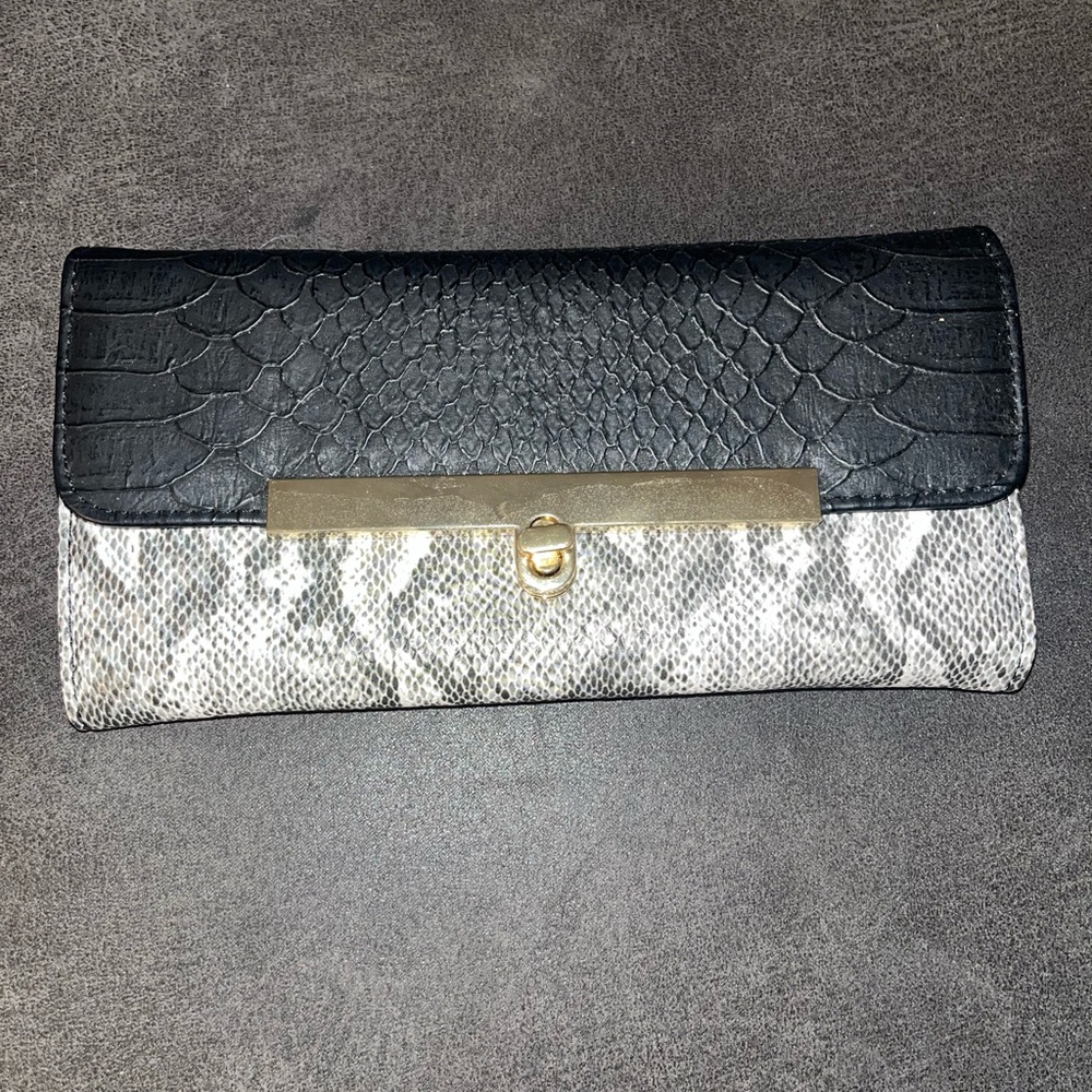 BLACK/GOLD/SNAKE PRINT CLUTCH